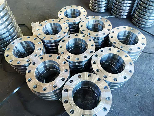 What are the requirements for pressure vessel flanges?